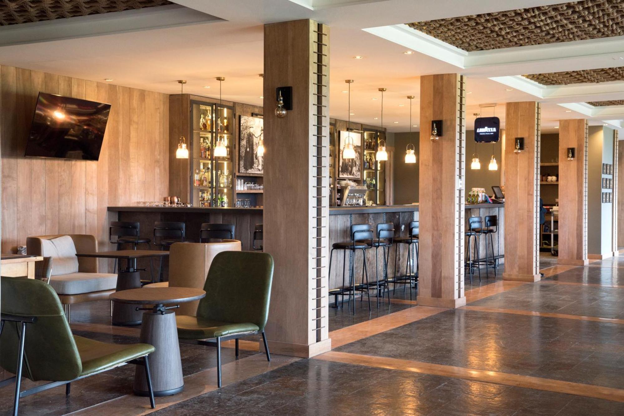 Río Serrano + Hotel